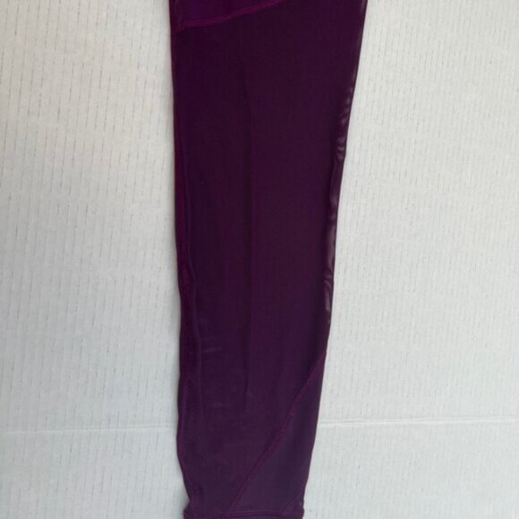 Lululemon  * HOT LIKE AGNI  Tight leggings Mesh EUC  Darkest Magenta Purple  8 - Picture 10 of 14